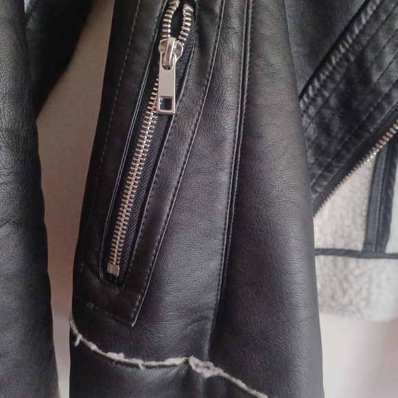 XS Dynamite Black Faux Leather & Sherpa Jacket - Picture 5 of 5